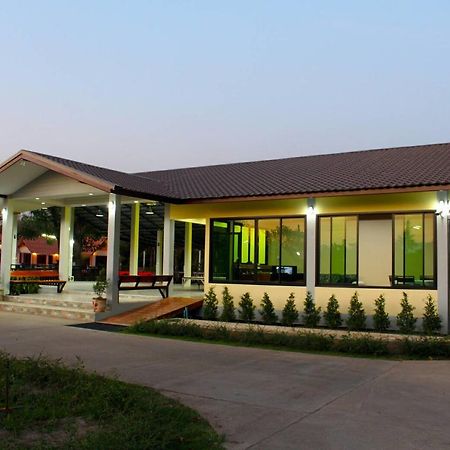 Bansuansiriwat Hotel Ban Tak Bagian luar foto