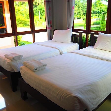 Bansuansiriwat Hotel Ban Tak Bagian luar foto