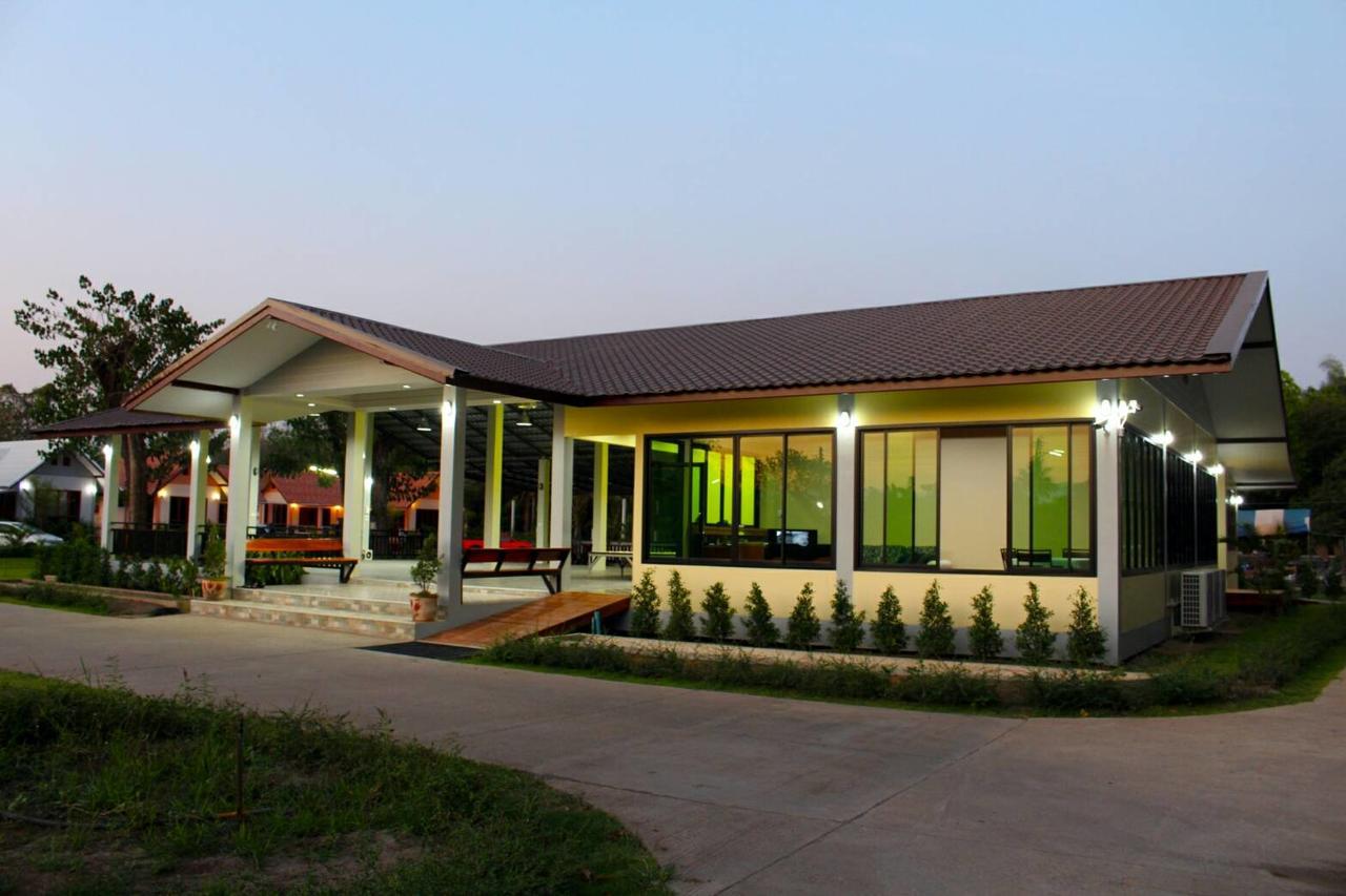 Bansuansiriwat Hotel Ban Tak Bagian luar foto